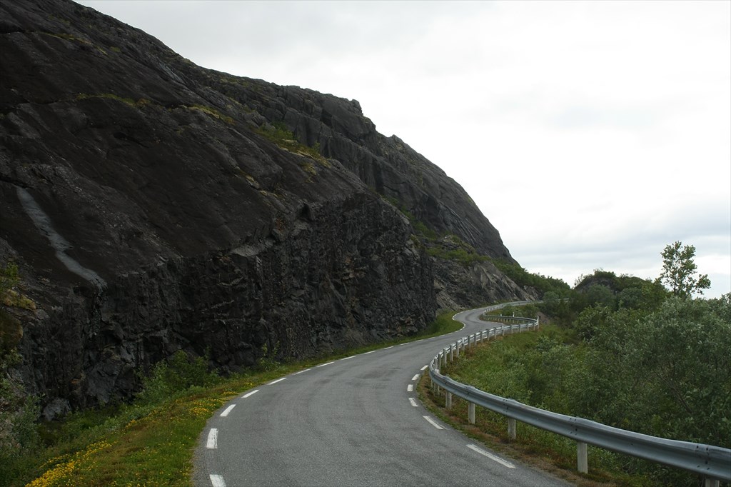 Fv885. Скалистые берега Eidsfjord’а