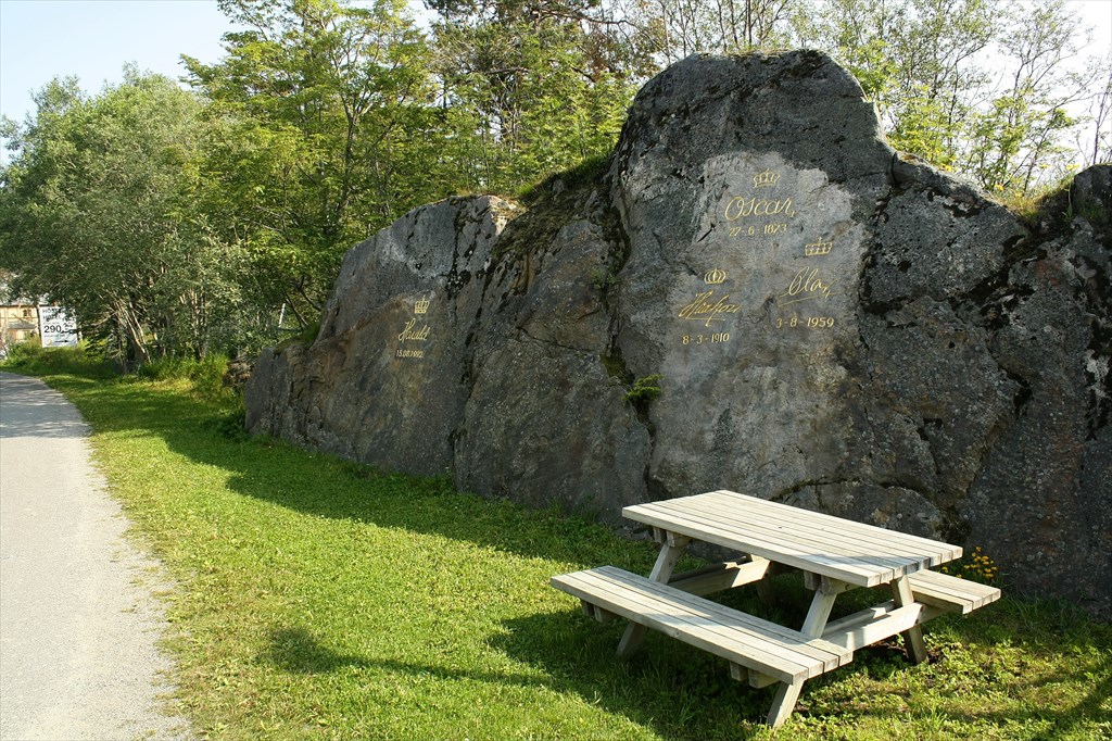 Росписи норвежских королей на скале около Vagan'а