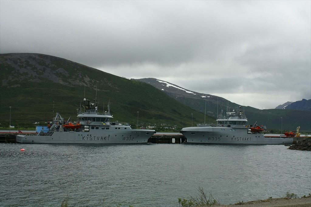 Sortland. Корабли береговой охраны Heimdal и Magnus Lagabote