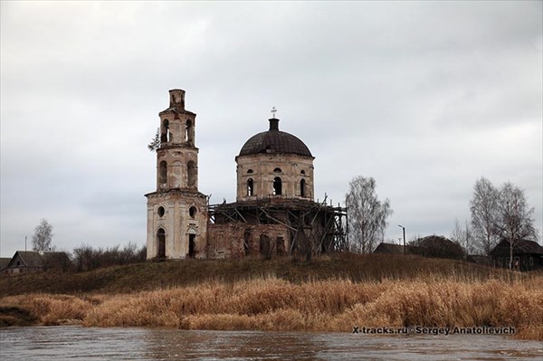 Разрушенная церковь у с. Бабье