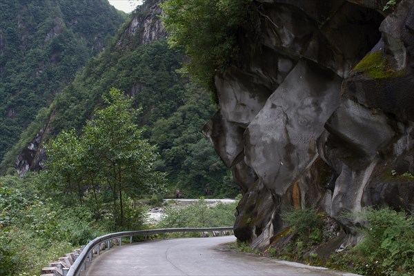 Типичная китайская горная дорога. Мечта!