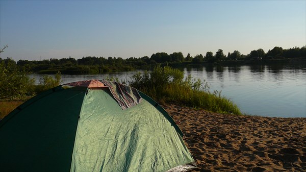 На карьере за рекой