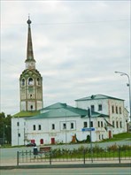 Воскресенская церковь и колокольня.