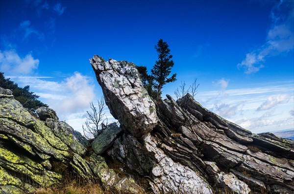 Висячий камень