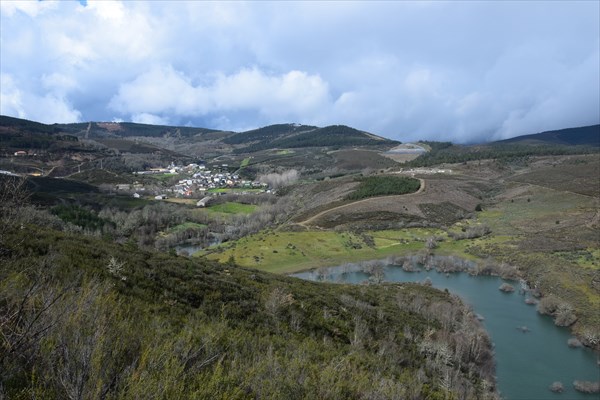 Впереди послёок Campobecerros