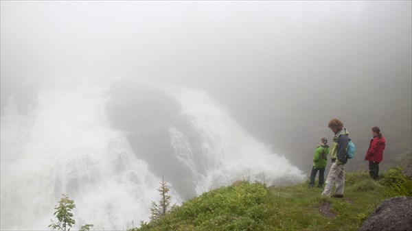 Voringfossen. К сожалению в облаке.