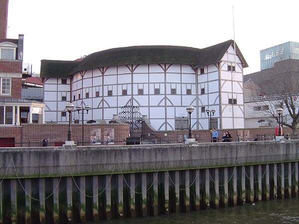 034-Globe_theatre_london