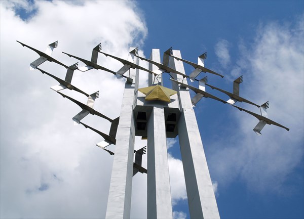 Монумент "Журавли" в парке Победы