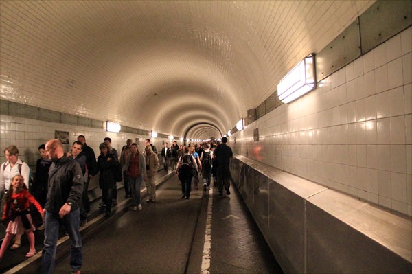 Старый тоннель под Эльбой