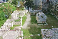 Развалины византийской церкви Неа