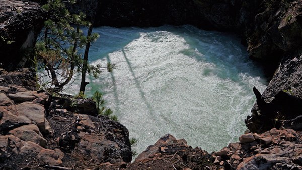 Пенный котёл после водопада