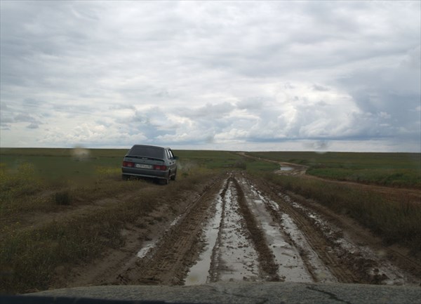 Сопровождаю этого бедолагу - 1