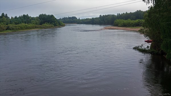 Вид с моста вниз по течению