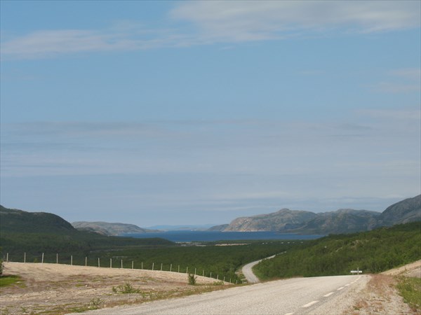 Спуск к Laksefjorden