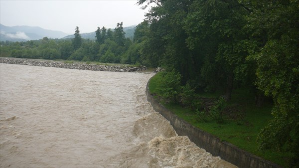 Потоки воды после ливней