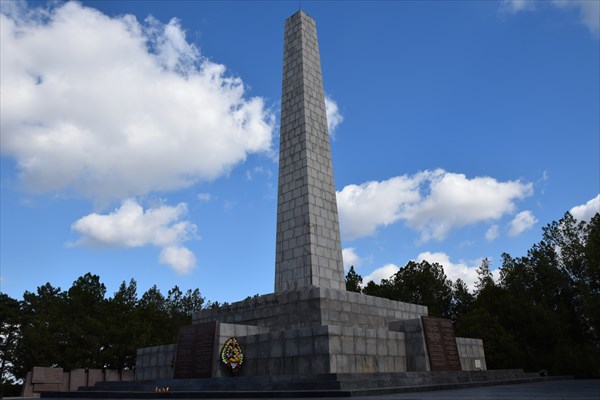 Стелла посвящённая Героям битвы за Севастополь