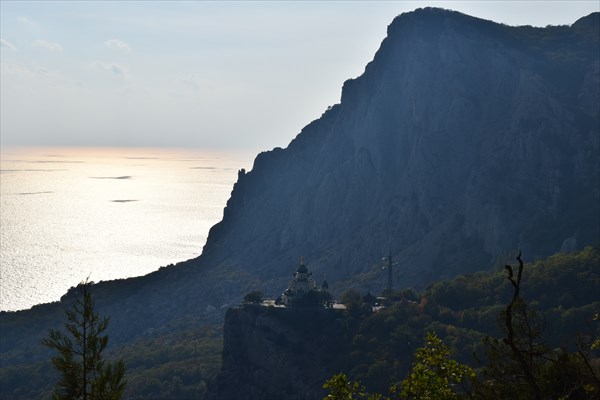 Форосская церковь, вид с тропы