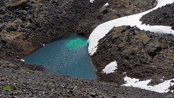 Ледниковое озеро под вулканом Кропоткина