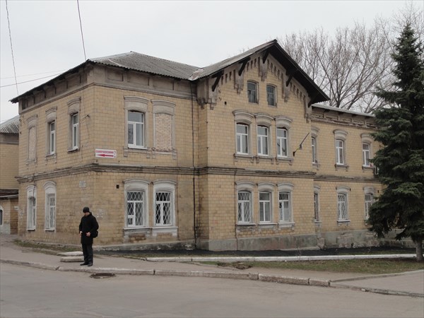 Двухэтажный дом дореволюционного периода