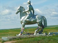 Монументальная скульптура бурятского всадника