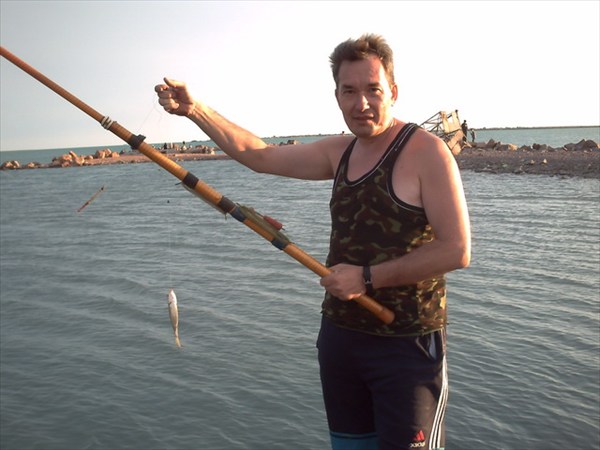 Рыбалка в черте города(ловится и рыба побольше)