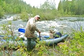 Воды много, обходим по кустам