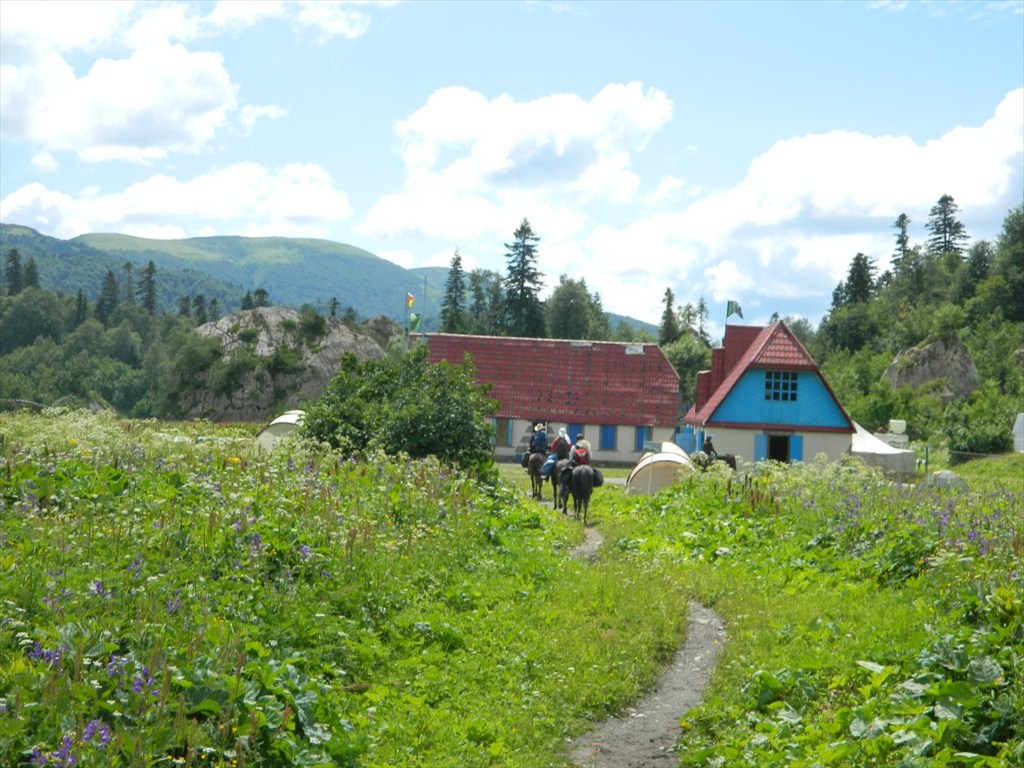 Лагонаки конные прогулки