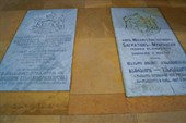 Могильные плиты Багратионов-Мухранских