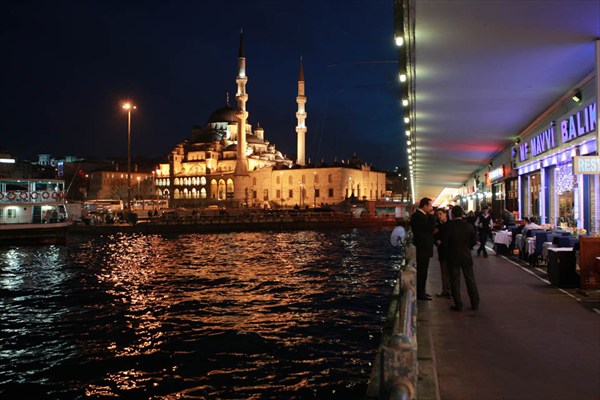 ресторанная зона моста Галата и Новая мечеть