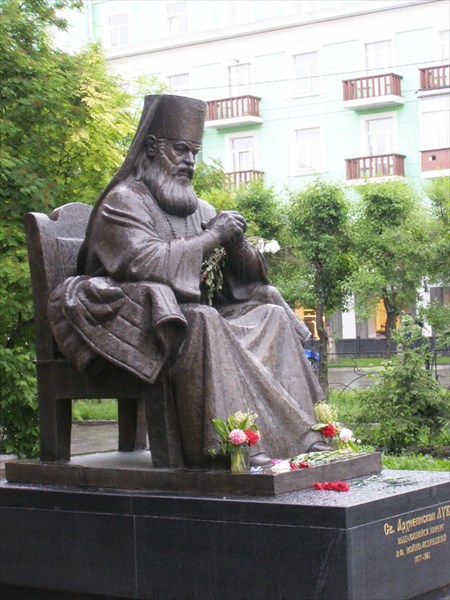 45 Памятник Св. Луке Войно-Ясенецкому