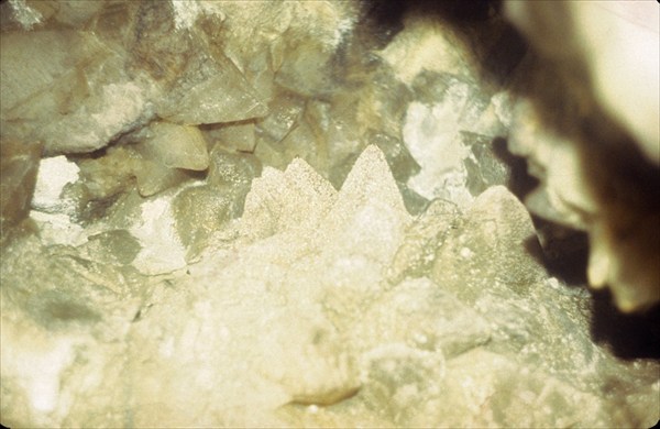 Крупные кристаллы кальцита