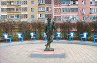 Скульптурная композиция-Памятник Остапу Бендеру