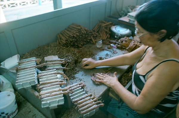 На маленькой табачной фабрике