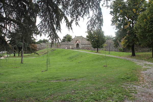 Парк перед крепостью