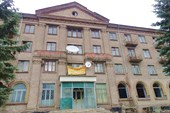 Помпезная сталинская гостиница `Восток`, ныне полностью брошена