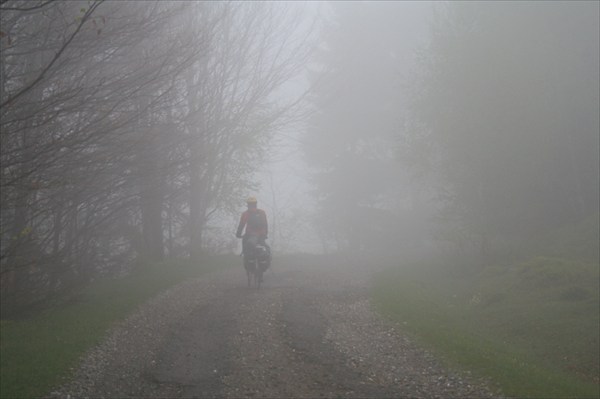Поднимались на Раховский перевал в густом тумане