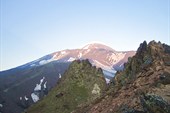 Действующий Аванчинский вулкан (высота 2741 метр)