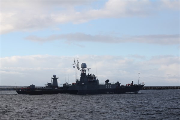 Военный корабль в Балтийском проливе