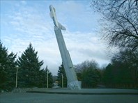 Монумент-Монумент в честь летчиков