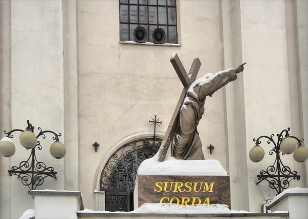 Вход в костел