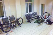 Сборка велосипедов в зале станции.2013-03-16-06:32:56