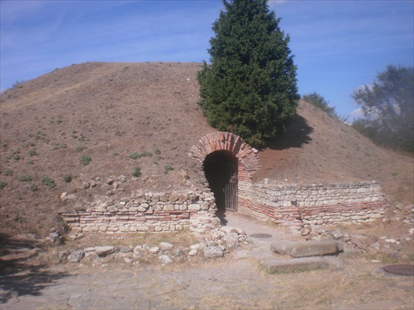 Франкийская гробница