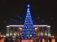 Главная елка страны перед дворцом-Дворец Республики