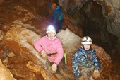 наши юные спелеологи Оля  и Полина