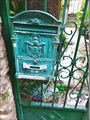 Старинный почтовый ящик.