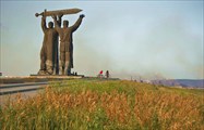 Монумент"Тыл-фронту"