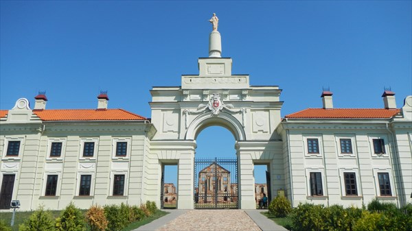 Ворота Ружанского дворца