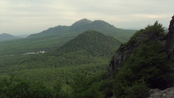 Вид на Бештау с горы Развалка