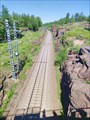 Железная дорога, прорубленная в скалах