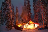 Ночёвка в лесу Аранецких болот. Фото Андрея Подкорытова.